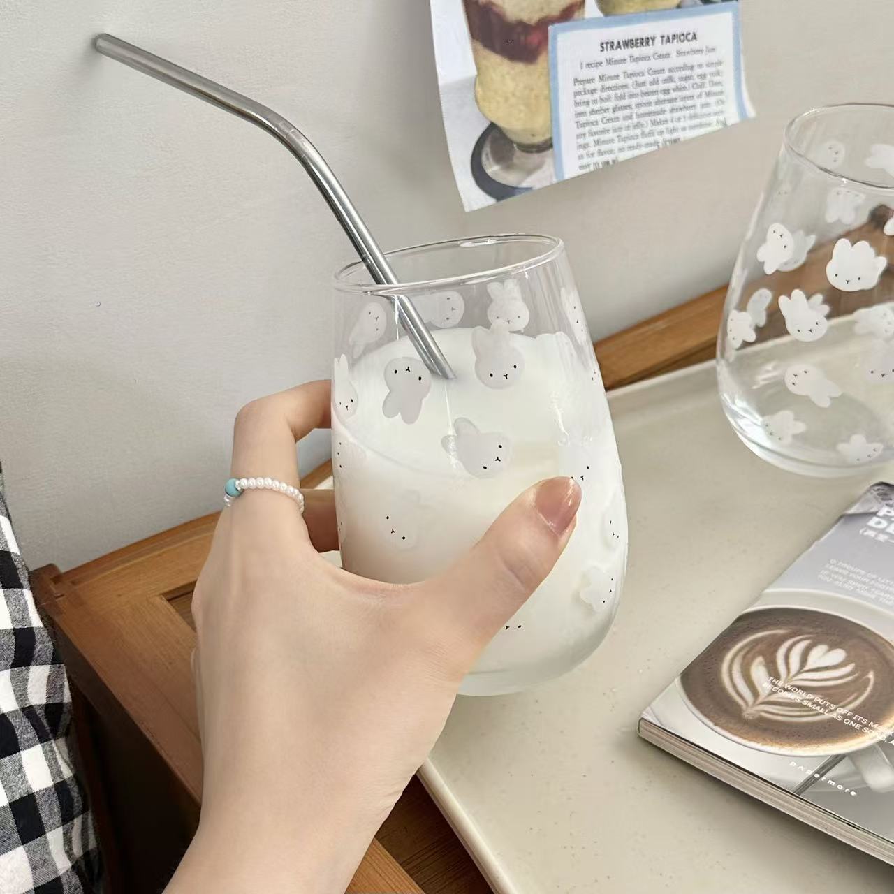 كوب زجاجي مطبوع عليه أرنب ميفي - مراجعة Coffee Tea & Jane وسعره